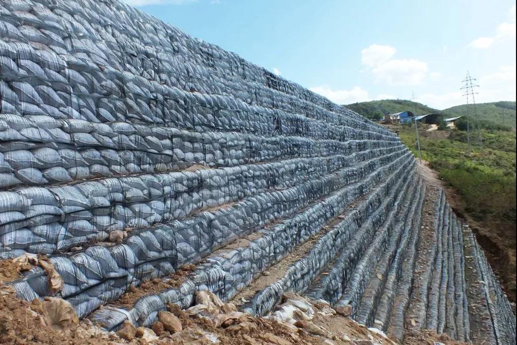 กำแพงกันดินพลาสติกเสริมแรง Geogrid